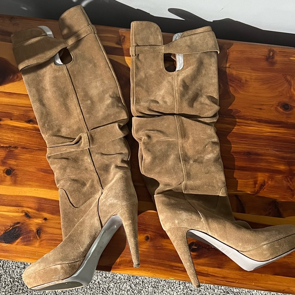 Sergio Rossi Tan Suede Slouch Knee Boots with Buckle - Picture 12 of 15